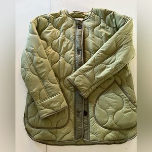 **LAST DAY THIS ITEM WILL BE FOR SALE**
Abercrombie Quilted Jacket